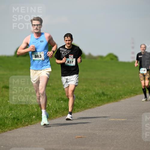 10.05.2026 - 8. Wedeler Halbmarathon Dr. Thomas Lammeyer http://msf.ph/oto/9691762 10.05.2026 11:14:16 Laufen 863, 837, 2236, 2198 meine-sportfotos.de