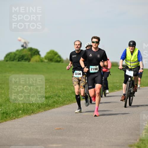 10.05.2026 - 8. Wedeler Halbmarathon Dr. Thomas Lammeyer http://msf.ph/oto/9691782 10.05.2026 11:14:19 Laufen 2236, 2198 meine-sportfotos.de