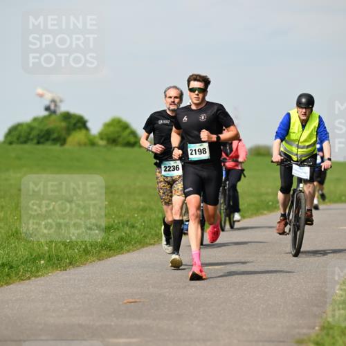 10.05.2026 - 8. Wedeler Halbmarathon Dr. Thomas Lammeyer http://msf.ph/oto/9691785 10.05.2026 11:14:20 Laufen 2236, 2198 meine-sportfotos.de