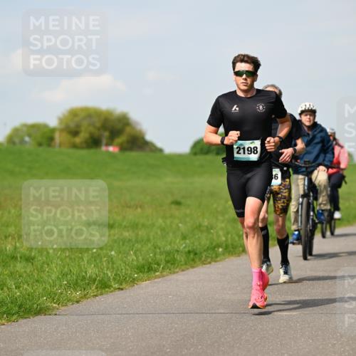 10.05.2026 - 8. Wedeler Halbmarathon Dr. Thomas Lammeyer http://msf.ph/oto/9691792 10.05.2026 11:14:21 Laufen 2198 meine-sportfotos.de