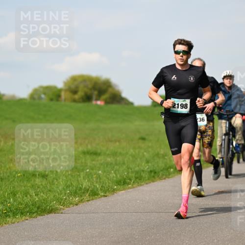 10.05.2026 - 8. Wedeler Halbmarathon Dr. Thomas Lammeyer http://msf.ph/oto/9691793 10.05.2026 11:14:21 Laufen 2198, 236 meine-sportfotos.de