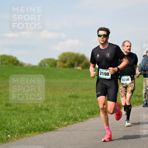 10.05.2026 - 8. Wedeler Halbmarathon Dr. Thomas Lammeyer http://msf.ph/oto/9691796 10.05.2026 11:14:22 Laufen 2198, 2236 meine-sportfotos.de