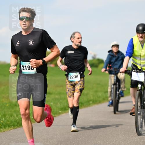 10.05.2026 - 8. Wedeler Halbmarathon Dr. Thomas Lammeyer http://msf.ph/oto/9691800 10.05.2026 11:14:22 Laufen 2198, 2236 meine-sportfotos.de