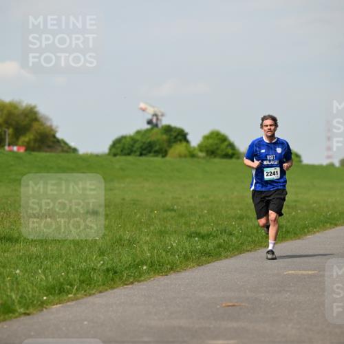 10.05.2026 - 8. Wedeler Halbmarathon Dr. Thomas Lammeyer http://msf.ph/oto/9691806 10.05.2026 11:14:26 Laufen 2241 meine-sportfotos.de
