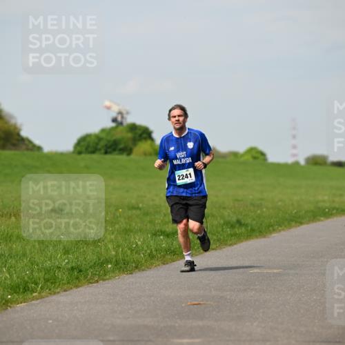 10.05.2026 - 8. Wedeler Halbmarathon Dr. Thomas Lammeyer http://msf.ph/oto/9691814 10.05.2026 11:14:27 Laufen 2241, 182 meine-sportfotos.de