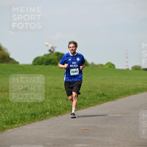 10.05.2026 - 8. Wedeler Halbmarathon Dr. Thomas Lammeyer http://msf.ph/oto/9691816 10.05.2026 11:14:27 Laufen 2241 meine-sportfotos.de