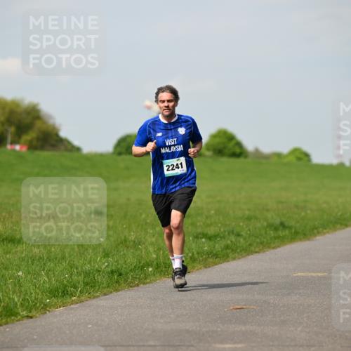 10.05.2026 - 8. Wedeler Halbmarathon Dr. Thomas Lammeyer http://msf.ph/oto/9691820 10.05.2026 11:14:28 Laufen 2241 meine-sportfotos.de
