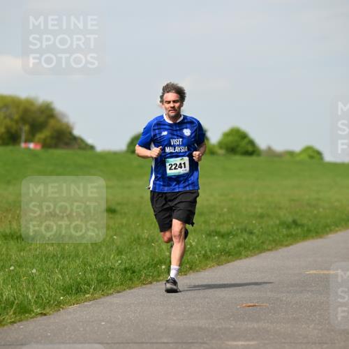 10.05.2026 - 8. Wedeler Halbmarathon Dr. Thomas Lammeyer http://msf.ph/oto/9691821 10.05.2026 11:14:28 Laufen 2241 meine-sportfotos.de