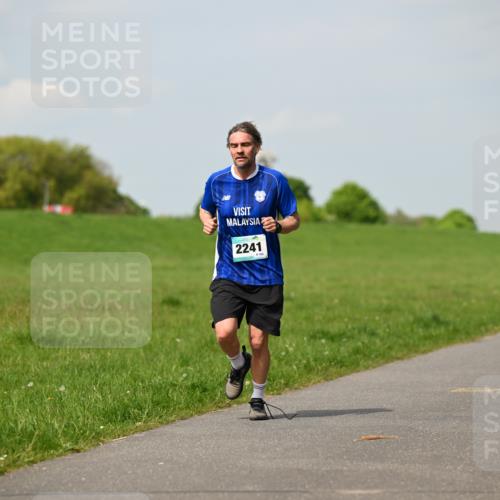 10.05.2026 - 8. Wedeler Halbmarathon Dr. Thomas Lammeyer http://msf.ph/oto/9691822 10.05.2026 11:14:28 Laufen 2241, 182 meine-sportfotos.de