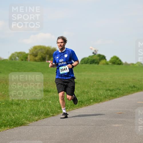 10.05.2026 - 8. Wedeler Halbmarathon Dr. Thomas Lammeyer http://msf.ph/oto/9691833 10.05.2026 11:14:29 Laufen 2241 meine-sportfotos.de