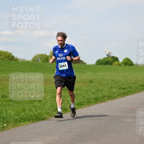 10.05.2026 - 8. Wedeler Halbmarathon Dr. Thomas Lammeyer http://msf.ph/oto/9691844 10.05.2026 11:14:30 Laufen 2241, 182 meine-sportfotos.de