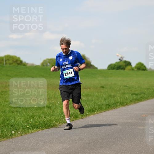 10.05.2026 - 8. Wedeler Halbmarathon Dr. Thomas Lammeyer http://msf.ph/oto/9691846 10.05.2026 11:14:30 Laufen 2241, 182 meine-sportfotos.de