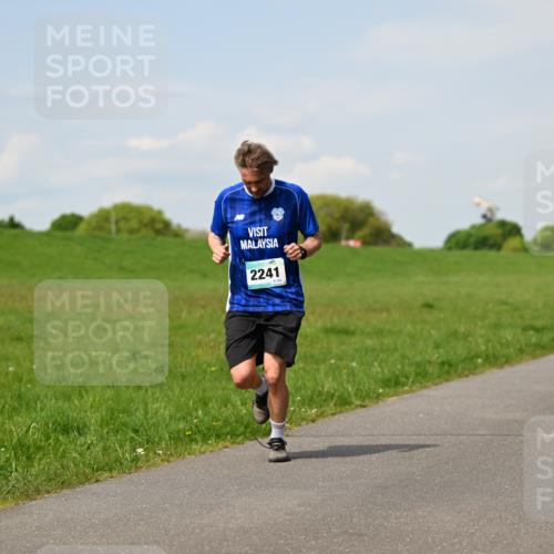 10.05.2026 - 8. Wedeler Halbmarathon Dr. Thomas Lammeyer http://msf.ph/oto/9691853 10.05.2026 11:14:30 Laufen 2241 meine-sportfotos.de