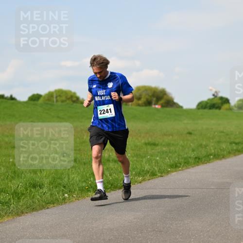 10.05.2026 - 8. Wedeler Halbmarathon Dr. Thomas Lammeyer http://msf.ph/oto/9691855 10.05.2026 11:14:30 Laufen 2241 meine-sportfotos.de