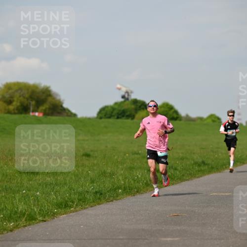 10.05.2026 - 8. Wedeler Halbmarathon Dr. Thomas Lammeyer http://msf.ph/oto/9691873 10.05.2026 11:14:35 Laufen  meine-sportfotos.de