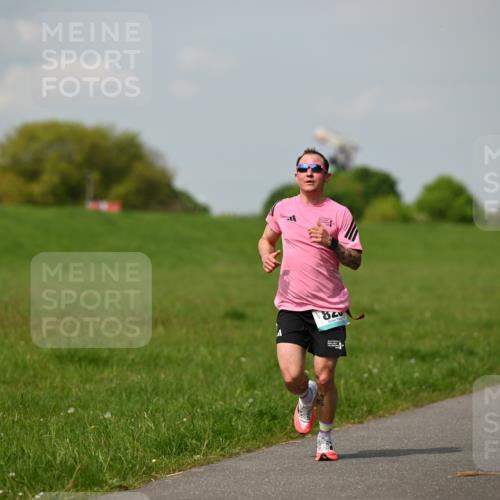 10.05.2026 - 8. Wedeler Halbmarathon Dr. Thomas Lammeyer http://msf.ph/oto/9691881 10.05.2026 11:14:36 Laufen  meine-sportfotos.de