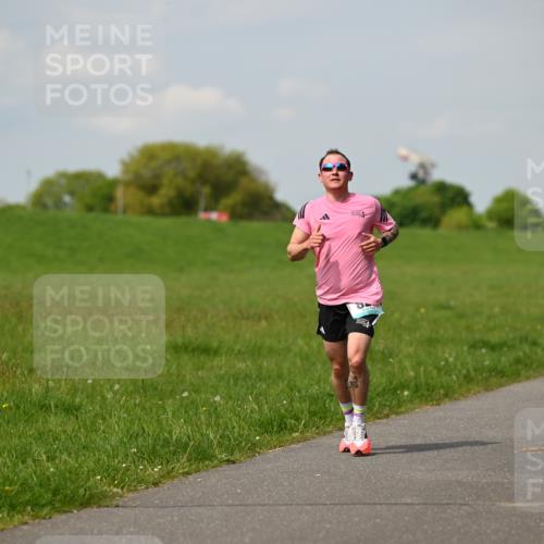 10.05.2026 - 8. Wedeler Halbmarathon Dr. Thomas Lammeyer http://msf.ph/oto/9691887 10.05.2026 11:14:36 Laufen  meine-sportfotos.de