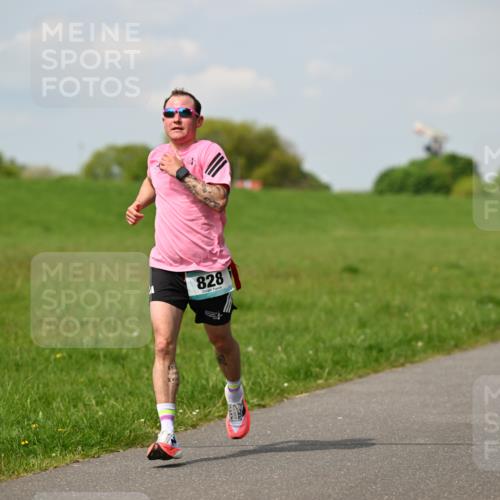 10.05.2026 - 8. Wedeler Halbmarathon Dr. Thomas Lammeyer http://msf.ph/oto/9691907 10.05.2026 11:14:37 Laufen 828 meine-sportfotos.de