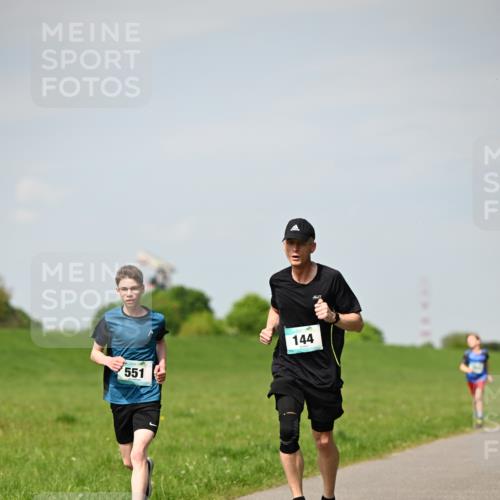 10.05.2026 - 8. Wedeler Halbmarathon Dr. Thomas Lammeyer http://msf.ph/oto/9692038 10.05.2026 11:14:54 Laufen 551, 144 meine-sportfotos.de