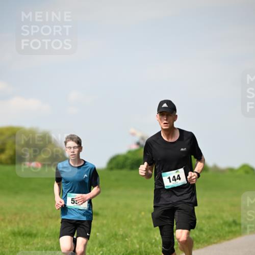 10.05.2026 - 8. Wedeler Halbmarathon Dr. Thomas Lammeyer http://msf.ph/oto/9692049 10.05.2026 11:14:54 Laufen 144 meine-sportfotos.de