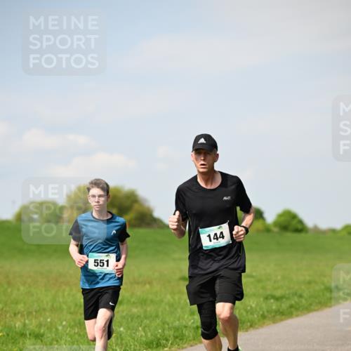 10.05.2026 - 8. Wedeler Halbmarathon Dr. Thomas Lammeyer http://msf.ph/oto/9692062 10.05.2026 11:14:55 Laufen 551, 144 meine-sportfotos.de
