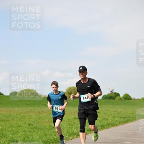 10.05.2026 - 8. Wedeler Halbmarathon Dr. Thomas Lammeyer http://msf.ph/oto/9692070 10.05.2026 11:14:56 Laufen 551, 144 meine-sportfotos.de