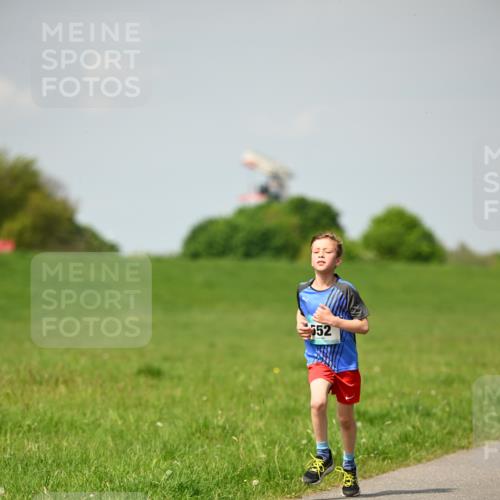 10.05.2026 - 8. Wedeler Halbmarathon Dr. Thomas Lammeyer http://msf.ph/oto/9692101 10.05.2026 11:15:00 Laufen 552 meine-sportfotos.de