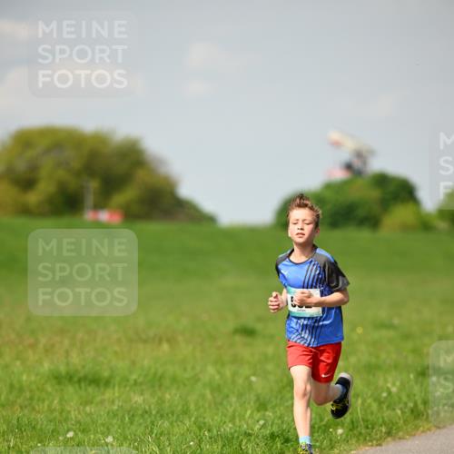 10.05.2026 - 8. Wedeler Halbmarathon Dr. Thomas Lammeyer http://msf.ph/oto/9692113 10.05.2026 11:15:01 Laufen  meine-sportfotos.de