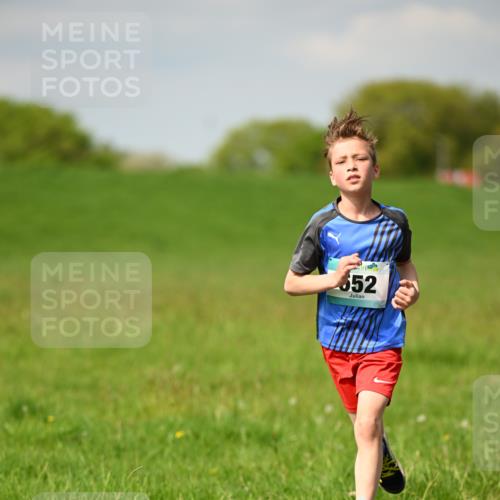 10.05.2026 - 8. Wedeler Halbmarathon Dr. Thomas Lammeyer http://msf.ph/oto/9692143 10.05.2026 11:15:03 Laufen 652 meine-sportfotos.de