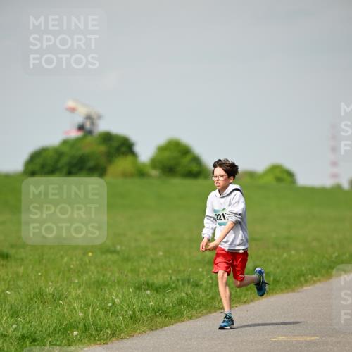 10.05.2026 - 8. Wedeler Halbmarathon Dr. Thomas Lammeyer http://msf.ph/oto/9692148 10.05.2026 11:15:10 Laufen 221 meine-sportfotos.de