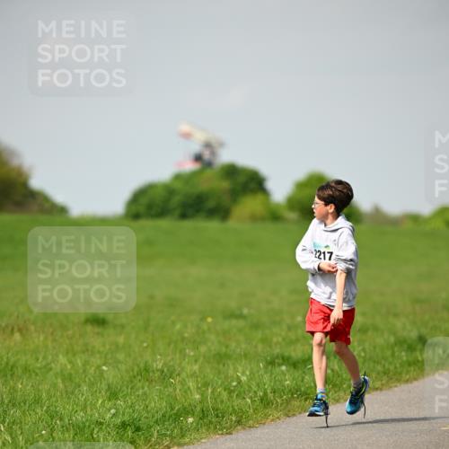 10.05.2026 - 8. Wedeler Halbmarathon Dr. Thomas Lammeyer http://msf.ph/oto/9692157 10.05.2026 11:15:10 Laufen 2217 meine-sportfotos.de