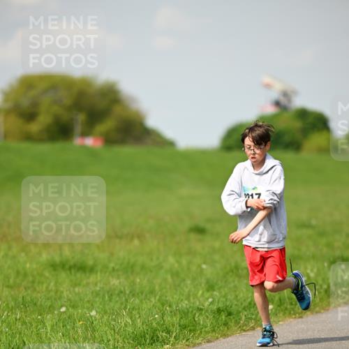 10.05.2026 - 8. Wedeler Halbmarathon Dr. Thomas Lammeyer http://msf.ph/oto/9692182 10.05.2026 11:15:12 Laufen 1217 meine-sportfotos.de