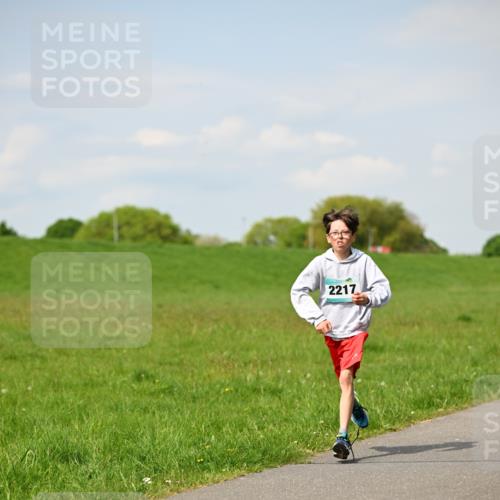 10.05.2026 - 8. Wedeler Halbmarathon Dr. Thomas Lammeyer http://msf.ph/oto/9692206 10.05.2026 11:15:13 Laufen 2217 meine-sportfotos.de