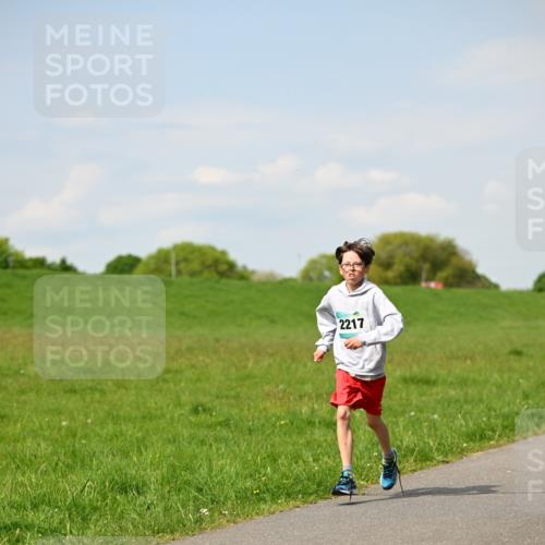 10.05.2026 - 8. Wedeler Halbmarathon Dr. Thomas Lammeyer http://msf.ph/oto/9692210 10.05.2026 11:15:13 Laufen 2217 meine-sportfotos.de