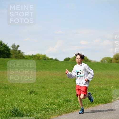 10.05.2026 - 8. Wedeler Halbmarathon Dr. Thomas Lammeyer http://msf.ph/oto/9692226 10.05.2026 11:15:14 Laufen 2217 meine-sportfotos.de