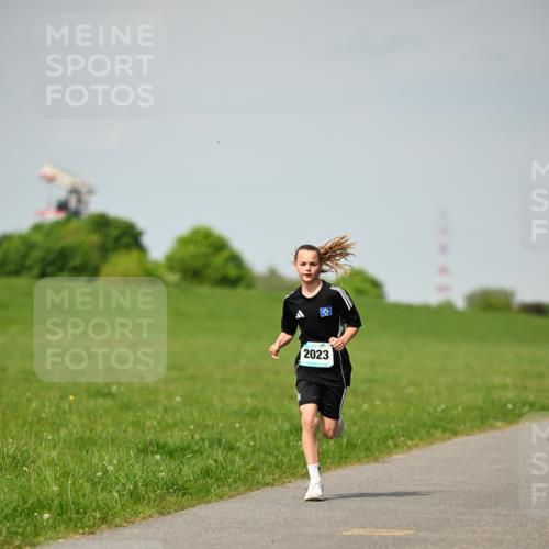 10.05.2026 - 8. Wedeler Halbmarathon Dr. Thomas Lammeyer http://msf.ph/oto/9692243 10.05.2026 11:15:26 Laufen 2023 meine-sportfotos.de