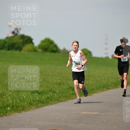 10.05.2026 - 8. Wedeler Halbmarathon Dr. Thomas Lammeyer http://msf.ph/oto/9692348 10.05.2026 11:15:43 Laufen 786, 803 meine-sportfotos.de