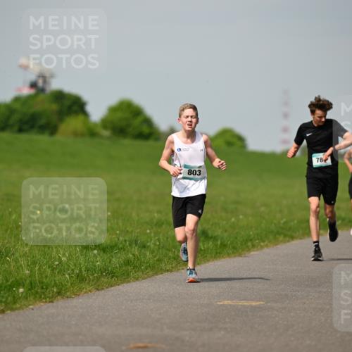 10.05.2026 - 8. Wedeler Halbmarathon Dr. Thomas Lammeyer http://msf.ph/oto/9692353 10.05.2026 11:15:43 Laufen 803 meine-sportfotos.de