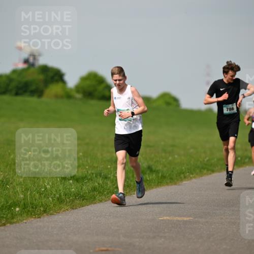 10.05.2026 - 8. Wedeler Halbmarathon Dr. Thomas Lammeyer http://msf.ph/oto/9692358 10.05.2026 11:15:43 Laufen 786, 112, 896 meine-sportfotos.de