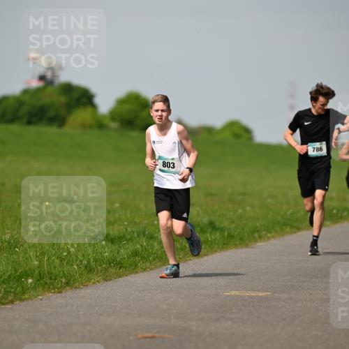 10.05.2026 - 8. Wedeler Halbmarathon Dr. Thomas Lammeyer http://msf.ph/oto/9692361 10.05.2026 11:15:44 Laufen 803, 786 meine-sportfotos.de