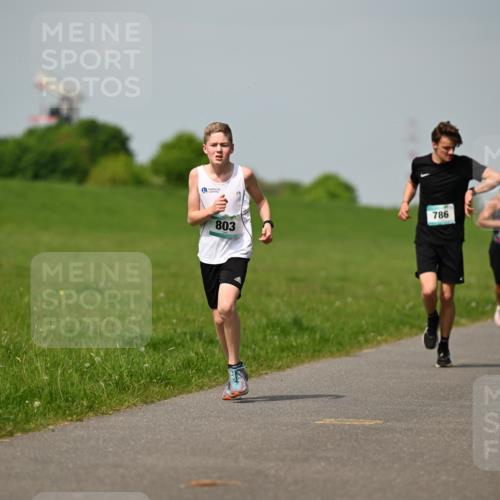 10.05.2026 - 8. Wedeler Halbmarathon Dr. Thomas Lammeyer http://msf.ph/oto/9692364 10.05.2026 11:15:44 Laufen 803, 786 meine-sportfotos.de