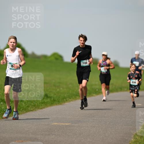 10.05.2026 - 8. Wedeler Halbmarathon Dr. Thomas Lammeyer http://msf.ph/oto/9692371 10.05.2026 11:15:44 Laufen 786, 896 meine-sportfotos.de