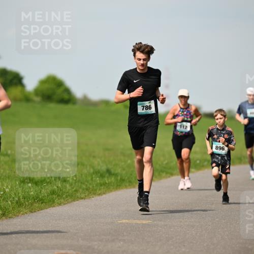 10.05.2026 - 8. Wedeler Halbmarathon Dr. Thomas Lammeyer http://msf.ph/oto/9692393 10.05.2026 11:15:46 Laufen 786, 112, 896 meine-sportfotos.de