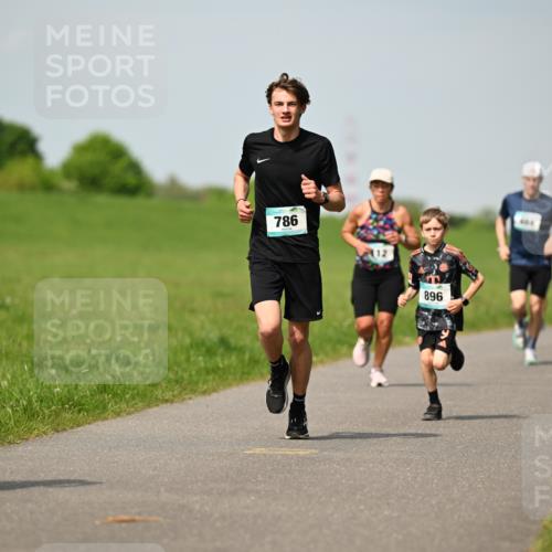 10.05.2026 - 8. Wedeler Halbmarathon Dr. Thomas Lammeyer http://msf.ph/oto/9692398 10.05.2026 11:15:46 Laufen 803, 786, 896 meine-sportfotos.de