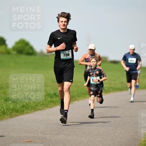 10.05.2026 - 8. Wedeler Halbmarathon Dr. Thomas Lammeyer http://msf.ph/oto/9692410 10.05.2026 11:15:47 Laufen 786 meine-sportfotos.de