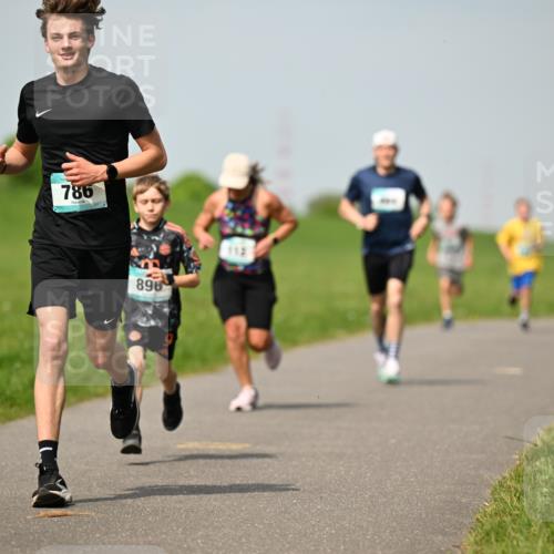 10.05.2026 - 8. Wedeler Halbmarathon Dr. Thomas Lammeyer http://msf.ph/oto/9692432 10.05.2026 11:15:48 Laufen 786, 896, 112 meine-sportfotos.de