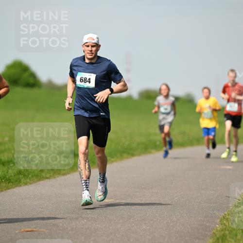 10.05.2026 - 8. Wedeler Halbmarathon Dr. Thomas Lammeyer http://msf.ph/oto/9692476 10.05.2026 11:15:51 Laufen 112, 684 meine-sportfotos.de