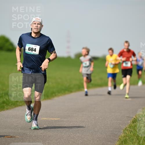 10.05.2026 - 8. Wedeler Halbmarathon Dr. Thomas Lammeyer http://msf.ph/oto/9692483 10.05.2026 11:15:51 Laufen 684 meine-sportfotos.de