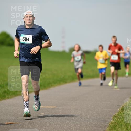 10.05.2026 - 8. Wedeler Halbmarathon Dr. Thomas Lammeyer http://msf.ph/oto/9692486 10.05.2026 11:15:51 Laufen 684 meine-sportfotos.de