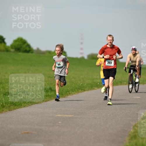 10.05.2026 - 8. Wedeler Halbmarathon Dr. Thomas Lammeyer http://msf.ph/oto/9692505 10.05.2026 11:15:53 Laufen 251 meine-sportfotos.de